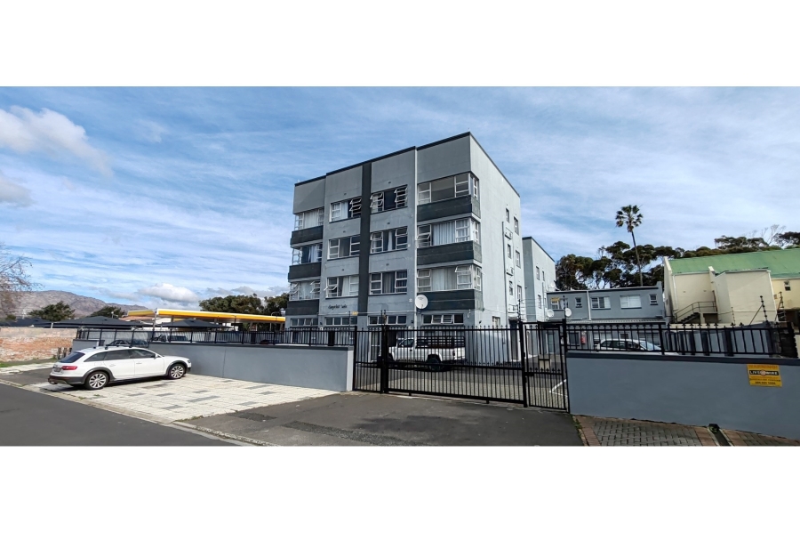 1 Bedroom Property for Sale in Heathfield Western Cape